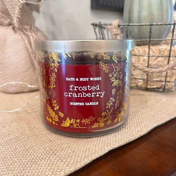 Bath & Body Works Accents Bath And Body Works Frosted Cranberry